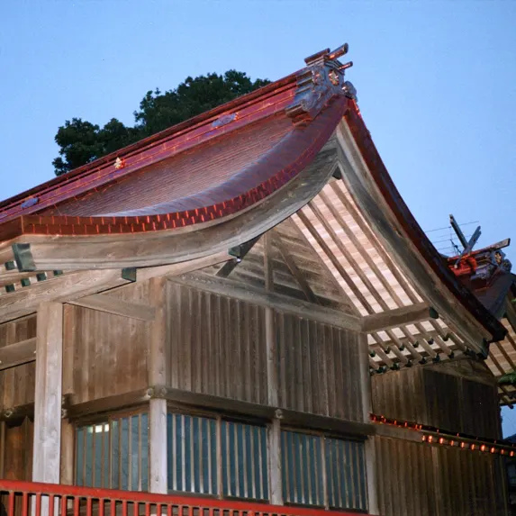 神社の屋根工事