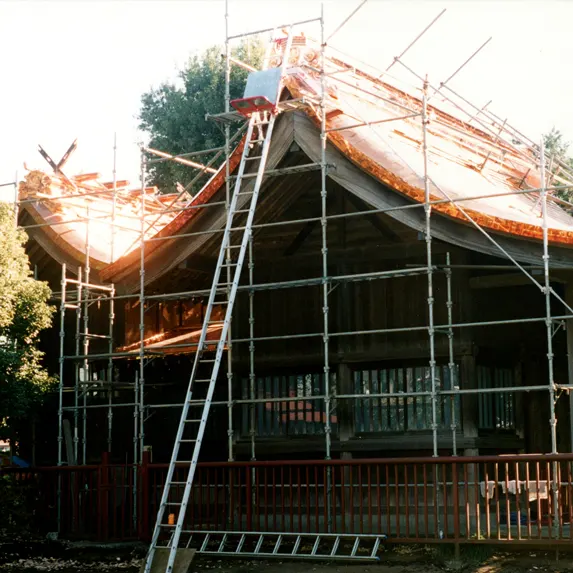 神社の屋根工事